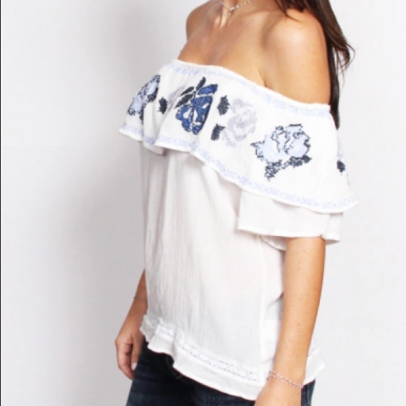 NWT white crochet top - Picture 3 of 13